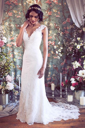 Robe sirène en dentelle à col en V et manches courtes avec dos illusion