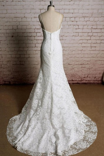 Robe de mariée sirène en dentelle à col en V et bretelles spaghetti