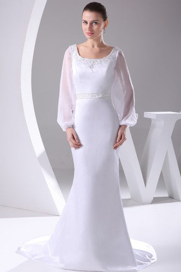 Vestido de satén de sirena con cuentas cuadradas con diseño de manga larga y tren de la corte
