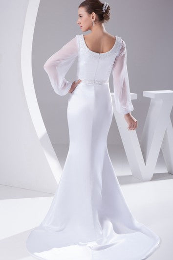 Vestido de satén de sirena con cuentas cuadradas con diseño de manga larga y tren de la corte