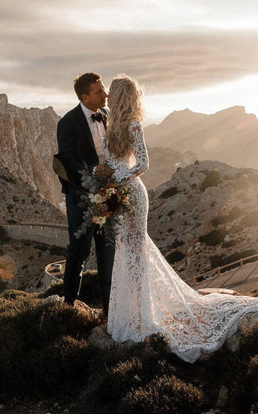Vestido de boda sin espalda con manga larga de encaje country con tren de la corte