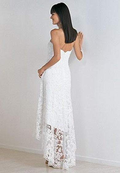 Hermosos vestidos de boda de encaje de longitud de asimetría sin tirantes