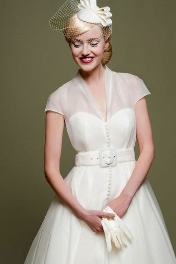 Robe de mariée trapèze en tulle à manches courtes et col en V avec rubans, longueur cheville