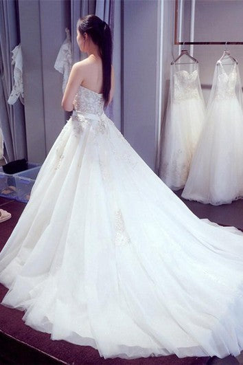 Elegant Sweetheart Beaded Appliques A Line Court Train Wedding Dress