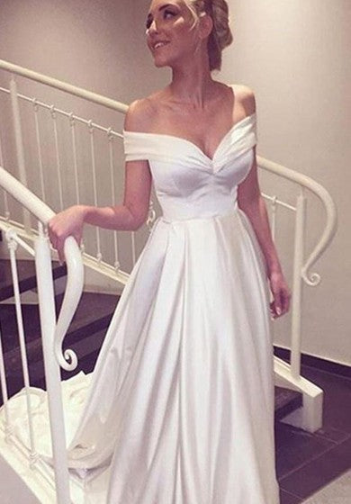 Robe de mariée longue à épaules dénudées et traîne