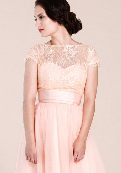 Vestido de línea A de manga corta con detalle de encaje