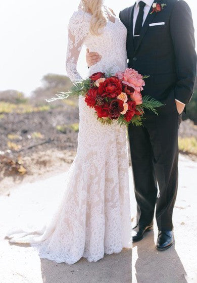 Robes de mariée élégantes à manches longues et col en V en dentelle pour le jardin