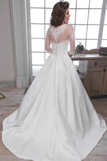 Robe trapèze en satin illusion à manches 3-4 et longueur au sol avec appliqués