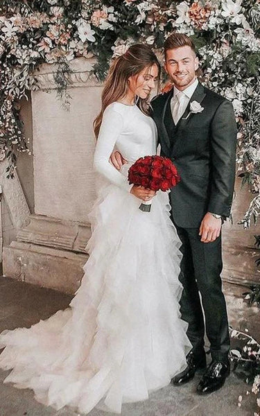 Vestido de boda con volantes con cuello de cuello de cuello largo con espalda de baja v con espalda