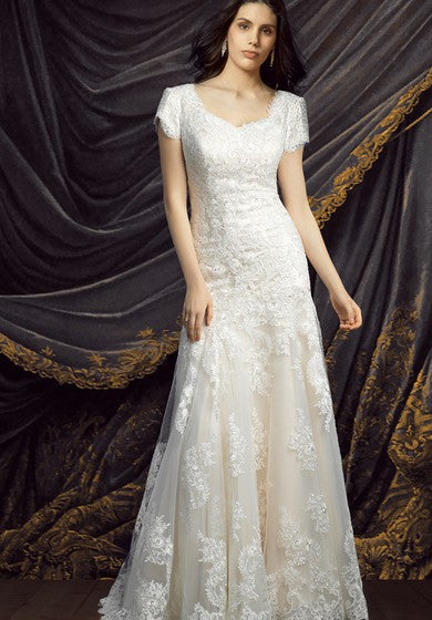 Robe de mariée trapèze à manches courtes en dentelle