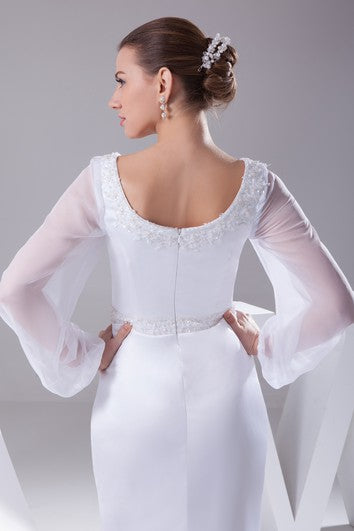 Vestido de satén de sirena con cuentas cuadradas con diseño de manga larga y tren de la corte