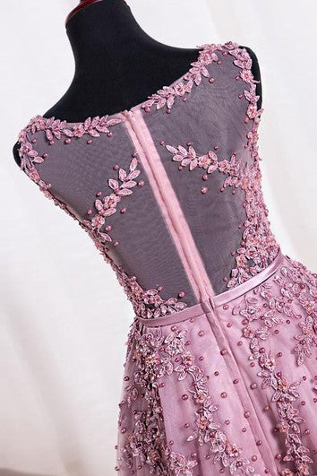 Vestido elegante para el té con perlas apliques