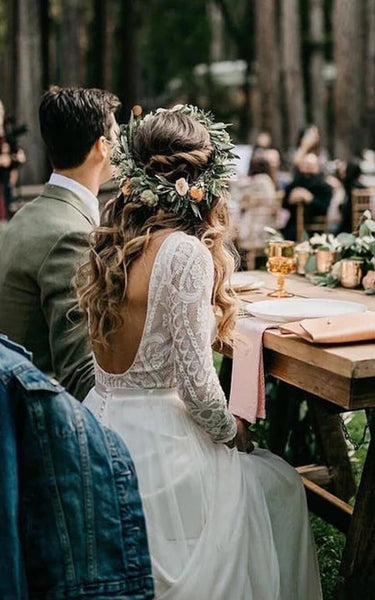 Vestido de novia con cuello de cuello de manga larga plisada con cuello de manga plisado con espalda