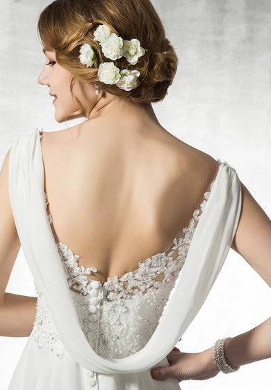 Robe trapèze empire en mousseline et dentelle avec perles et col bénitier au dos