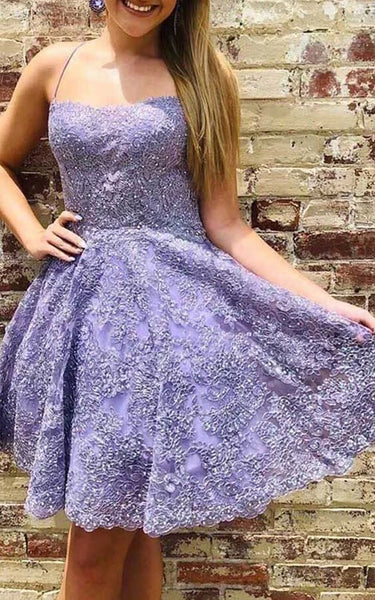 Vestido corto de lilas de applios de encaje de espagueti