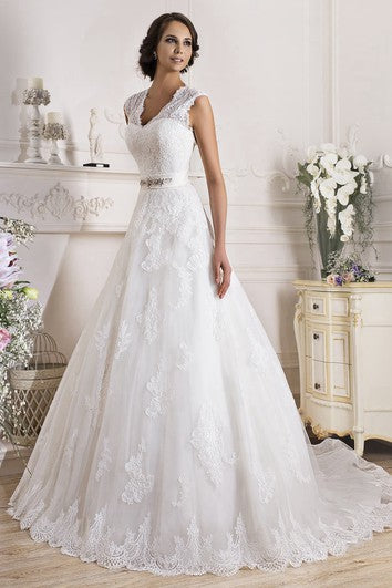 Vestido de encaje con corsés sin tirantes sin tirantes largos con aplicaciones y joyas de cintura