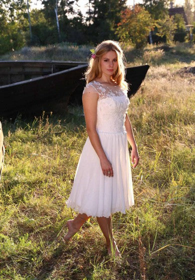 Robe longue en mousseline de soie et dentelle avec décolleté en cœur et dos lacé illusion