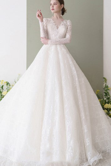 Robe de mariée romantique en dentelle à manches longues et col en V avec appliques