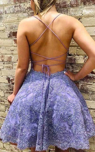 Vestido corto de lilas de applios de encaje de espagueti