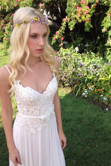 Vestido Weddig Weddig de encaje de gasa con rodantes de flores