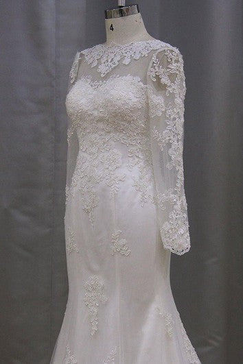 Robe sirène à manches longues et col haut en dentelle avec dos lacé