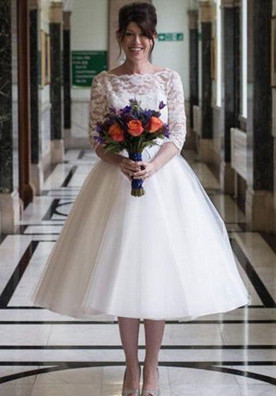 Knielanges, halblanges Ärmelkleid aus Tüllspitze mit Schlüsselloch