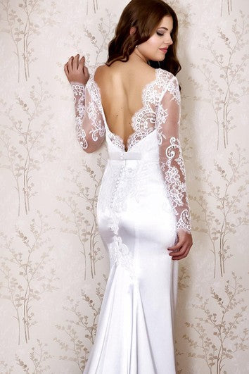 Vestido de sirena de encaje y satén con mangas largas y espalda profunda