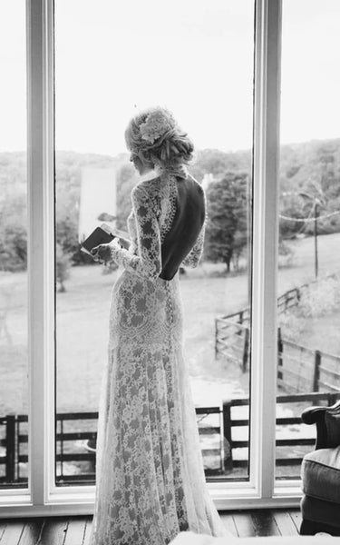 Vestido de novia de manga larga sin espalda sin espalda de encaje de cuello alto con tren de barrido