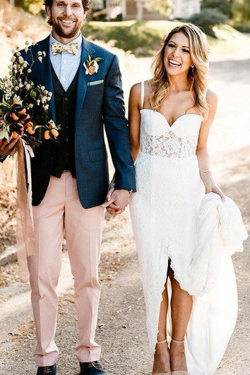 Robe de mariée éthérée en dentelle, longueur au sol, fourreau spaghetti, sans manches, avec devant fendu