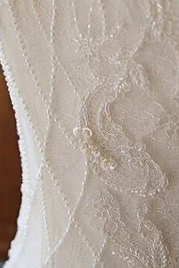 Vestido de novia de sirena de manga larga con cuello de recipiente de ilusión con cuentas y tren de capilla
