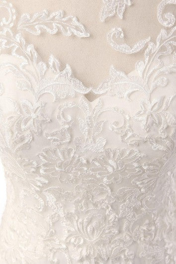 Robe sirène à manches longues en dentelle avec broderies illusion