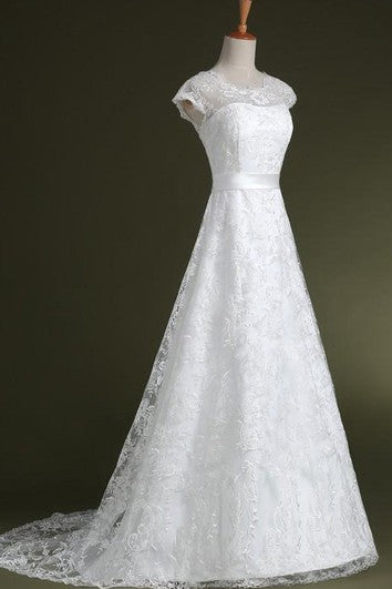 Robe trapèze en dentelle avec fermeture éclair au dos et appliques longueur au sol