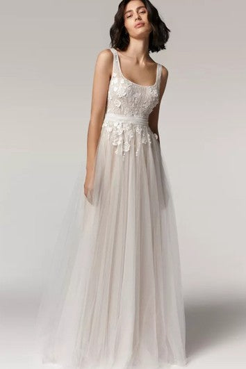 Robe de mariée élégante en tulle à décolleté dégagé et dos ouvert avec appliques