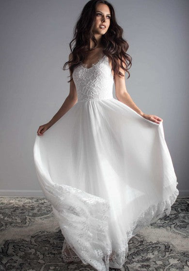 Elegante vestido de novia de encaje de gasa sin mangas en el piso