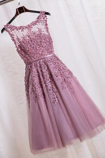 Vestido elegante para el té con perlas apliques