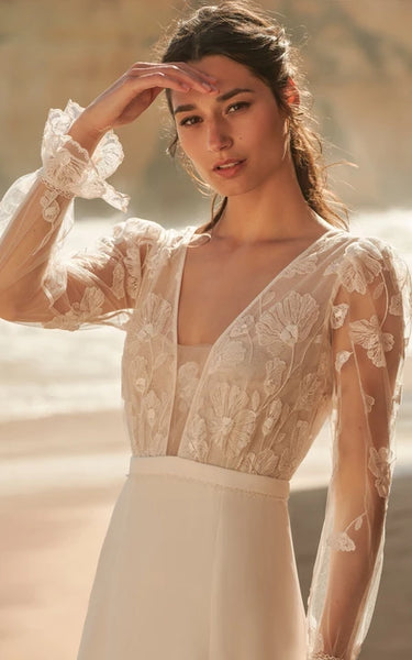 Vestido de boda de gasa de capa de manga larga ilusión casual con apliques y espalda