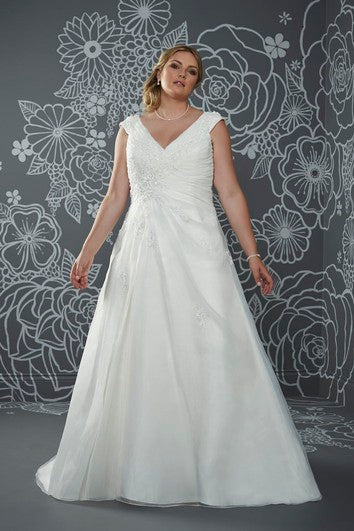 Robe trapèze longue en satin à col en V et traîne courte avec lacets dans le dos