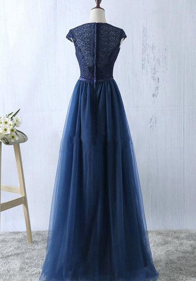 Robe trapèze en tulle à manches courtes et col rond