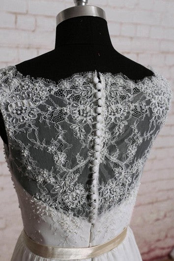 Robe trapèze en mousseline de soie sans manches avec corsage en dentelle et dos illusion