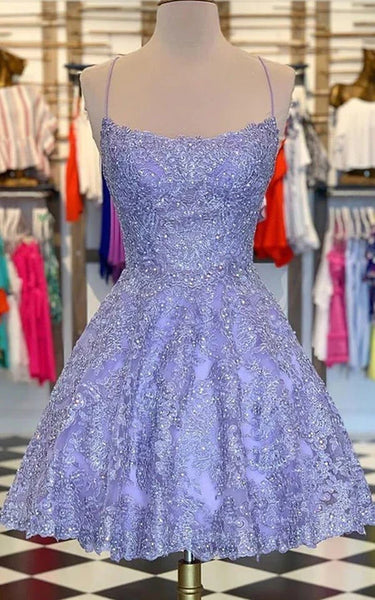 Vestido corto de lilas de applios de encaje de espagueti