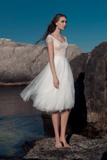 Robe trapèze en tulle et dentelle illusion à encolure dégagée et manches courtes, longueur genou