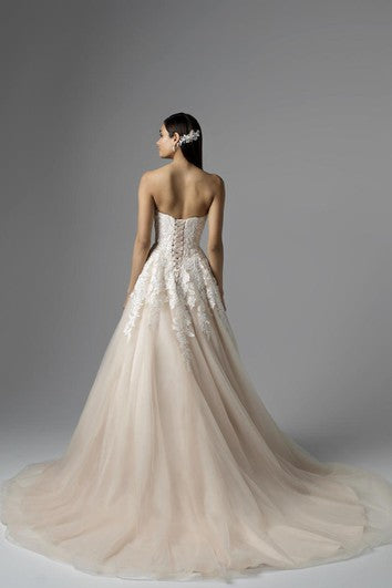 Robe de mariée trapèze en dentelle et tulle sans manches avec appliques et dos lacé, longueur au sol, avec plis