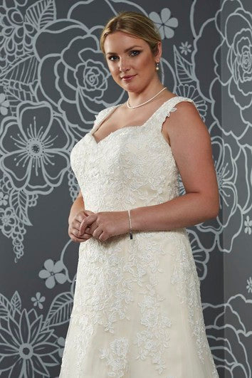 Robe trapèze longue au sol sans manches en satin avec traîne illusion et appliques