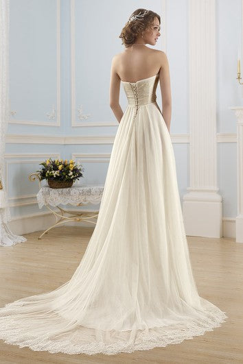 Robe trapèze longue sans bretelles, sans manches, dos corset, en tulle et dentelle, avec bijoux à la taille et plis