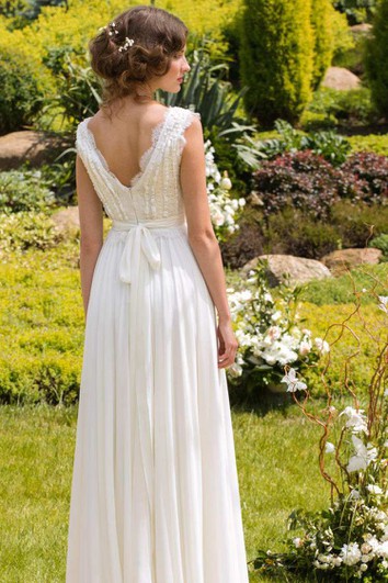 Vestido de novia plisado de gasa sin mangas con encaje y arco