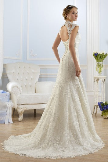 Robe trapèze en dentelle à col en V et manches courtes avec appliqués