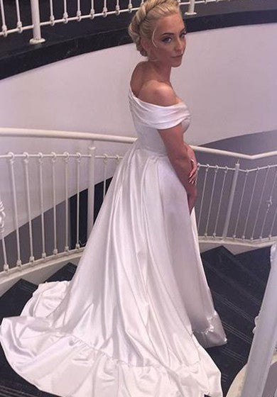 Robe de mariée longue à épaules dénudées et traîne