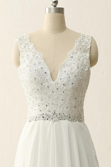 Robe longue en mousseline à col en V et perles