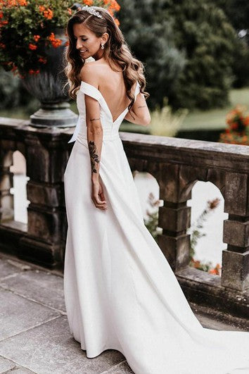 Vestido de boda moderno fuera del hombro A Line Satin con frontal dividido
