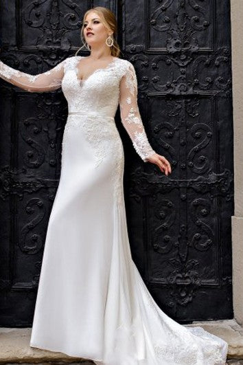 Robe de mariée romantique en satin à manches longues et traîne longue avec appliques
